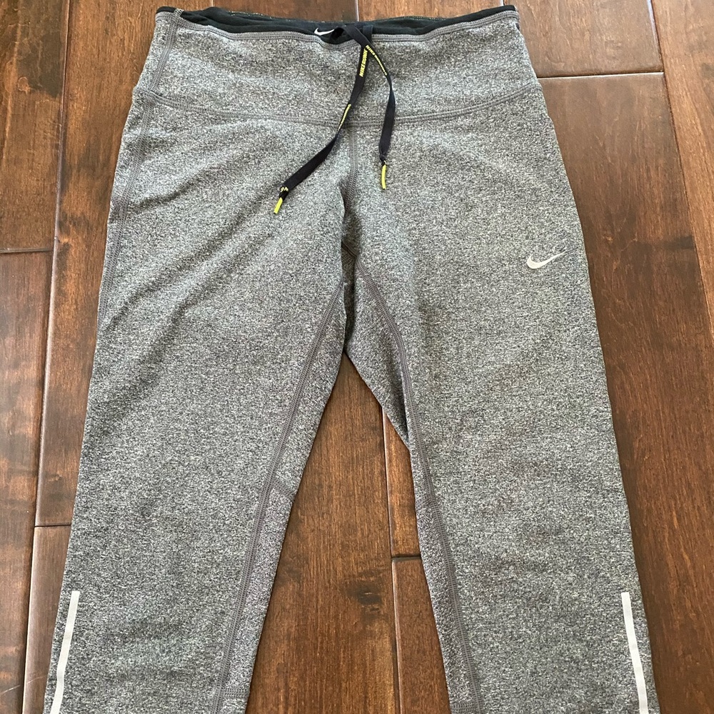 Grey Nike Cropped Leggings